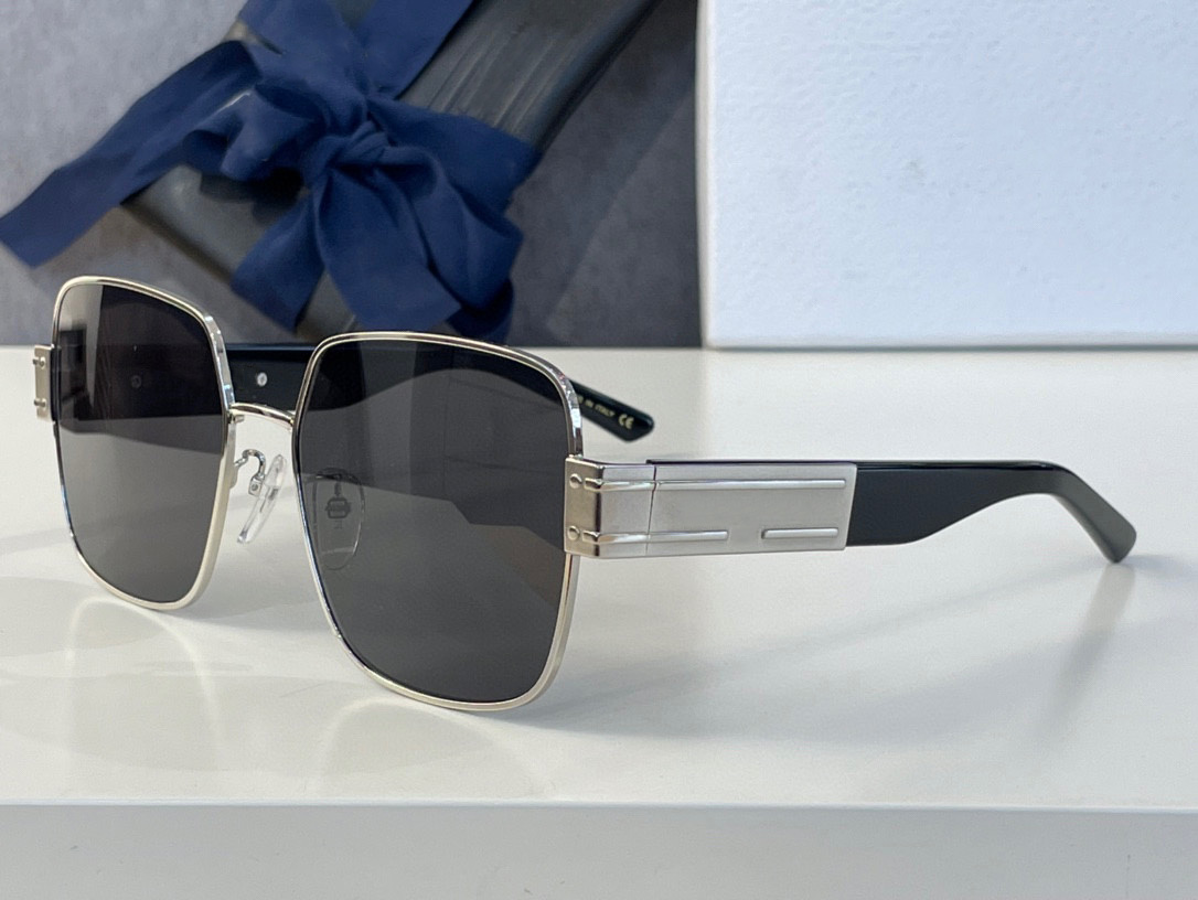 Summer Sunglasses For Men Women SIGNATURE S4U Style Anti-Ultraviolet Retro Plate Metal Square Full Frame fashion Eyeglasses Random Box
Summer Sunglasses For Men Women SIGNATURE S4U Style Anti-Ultraviolet Retro Plate Metal Square Full Frame fashion Eyeglasses Random Box