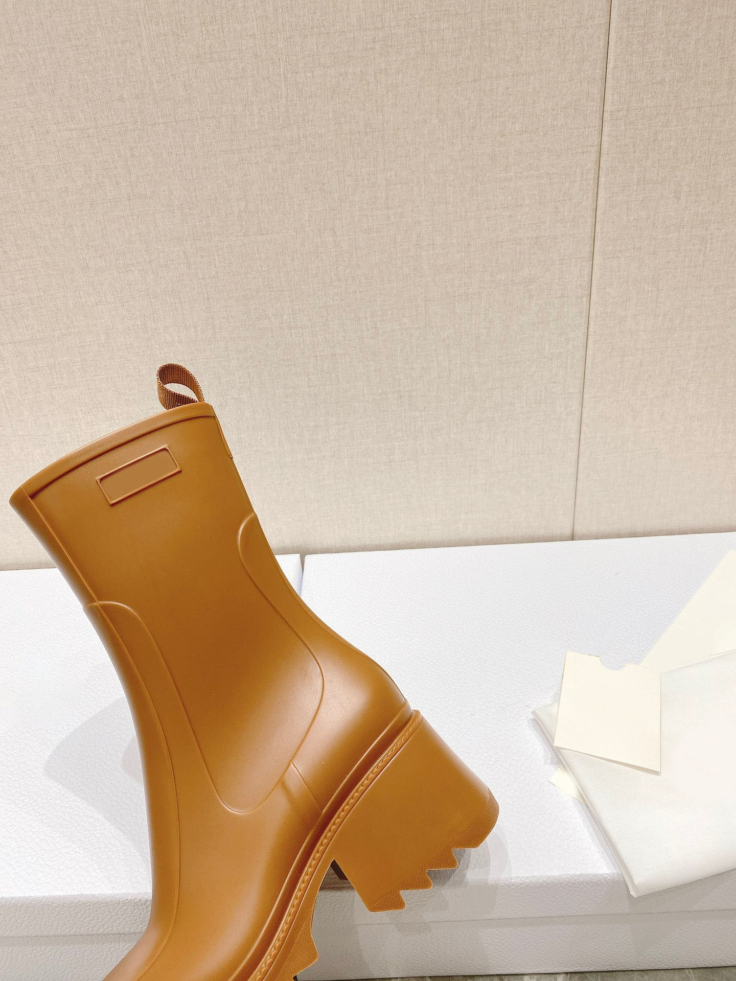 2021 fashionable women's thick heel boots are made of PVC material, with strong resilience, zipper opening gear outsole and more sense design