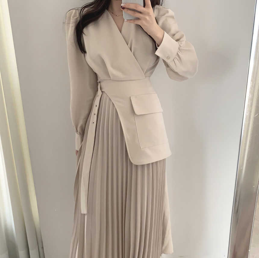Korean Spring Fake Two Piece Pleated Dress Temperament V-Neck Puff Long Sleeve High Waist Office Lady Vestidos 210526, Photo color
Korean Spring Fake Two Piece Pleated Dress Temperament V-Neck Puff Long Sleeve High Waist Office Lady Vestidos 210526, Photo color
