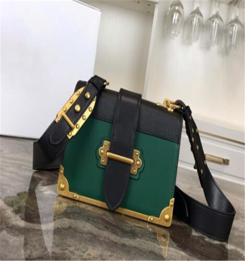 designer Chain Shoulder Bags 20cm Insert buckle Purse Square Handbags Genuine Leather Women Clutch Messenger Bag Crossbody Totes, Red
designer Chain Shoulder Bags 20cm Insert buckle Purse Square Handbags Genuine Leather Women Clutch Messenger Bag Crossbody Totes, Red