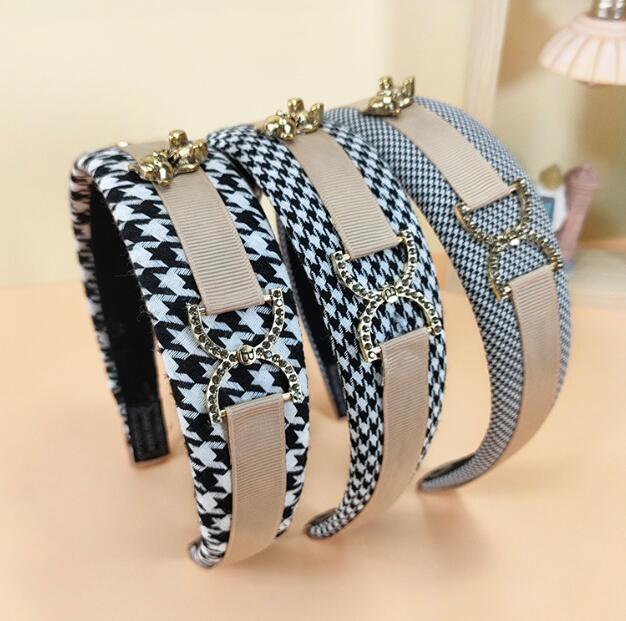 Print Headbands PU Leather Top Quality Wide Edge Cross Knotted Cloth Twist Turban Hair Hoop Headwear Headwrap Jewelry Accessories
Print Headbands PU Leather Top Quality Wide Edge Cross Knotted Cloth Twist Turban Hair Hoop Headwear Headwrap Jewelry Accessories