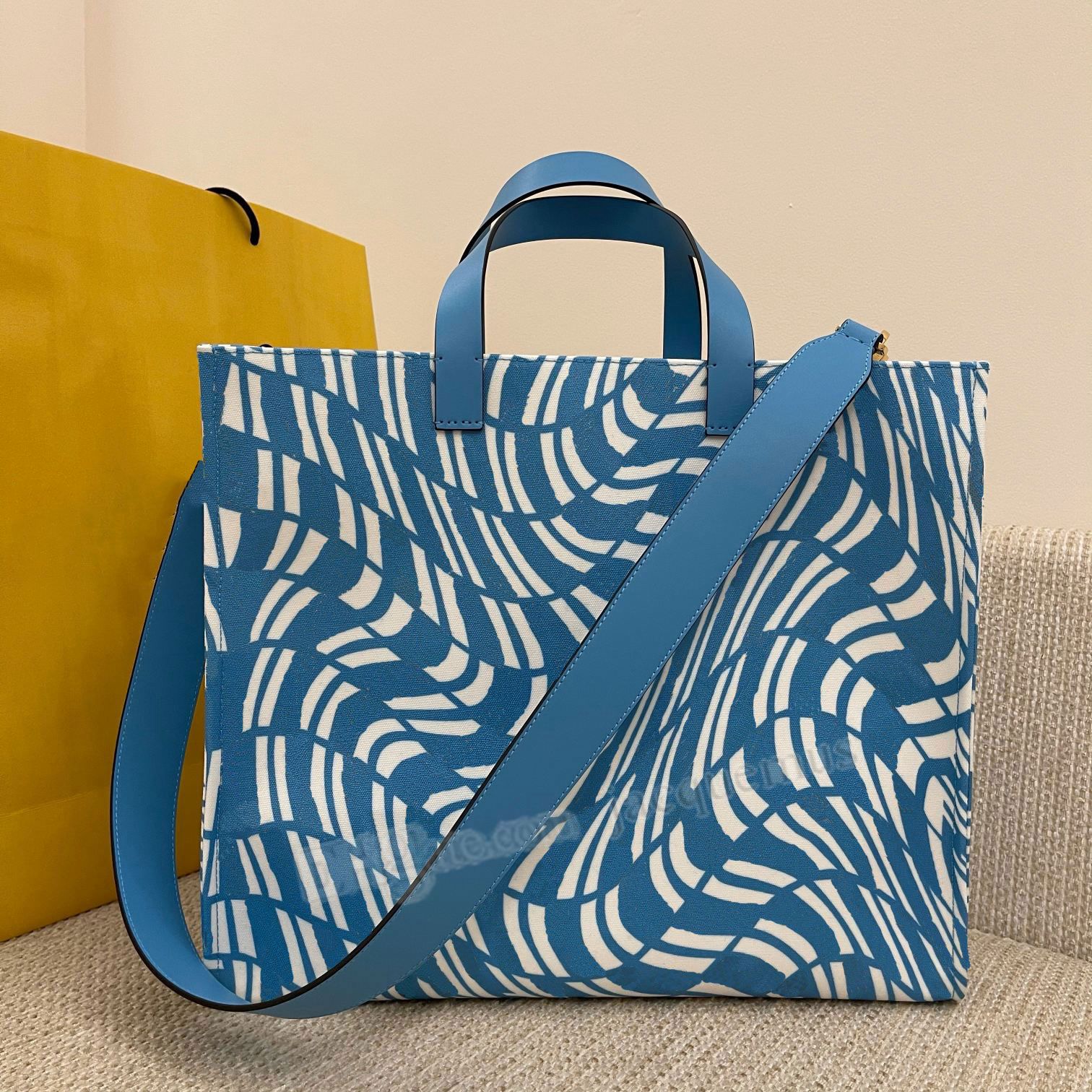 fashion wave tote bags fashion women large handbags designer shopping yellow canvas vertigo hand bag colorfull bookbag, I need see other product 
fashion wave tote bags fashion women large handbags designer shopping yellow canvas vertigo hand bag colorfull bookbag, I need see other product