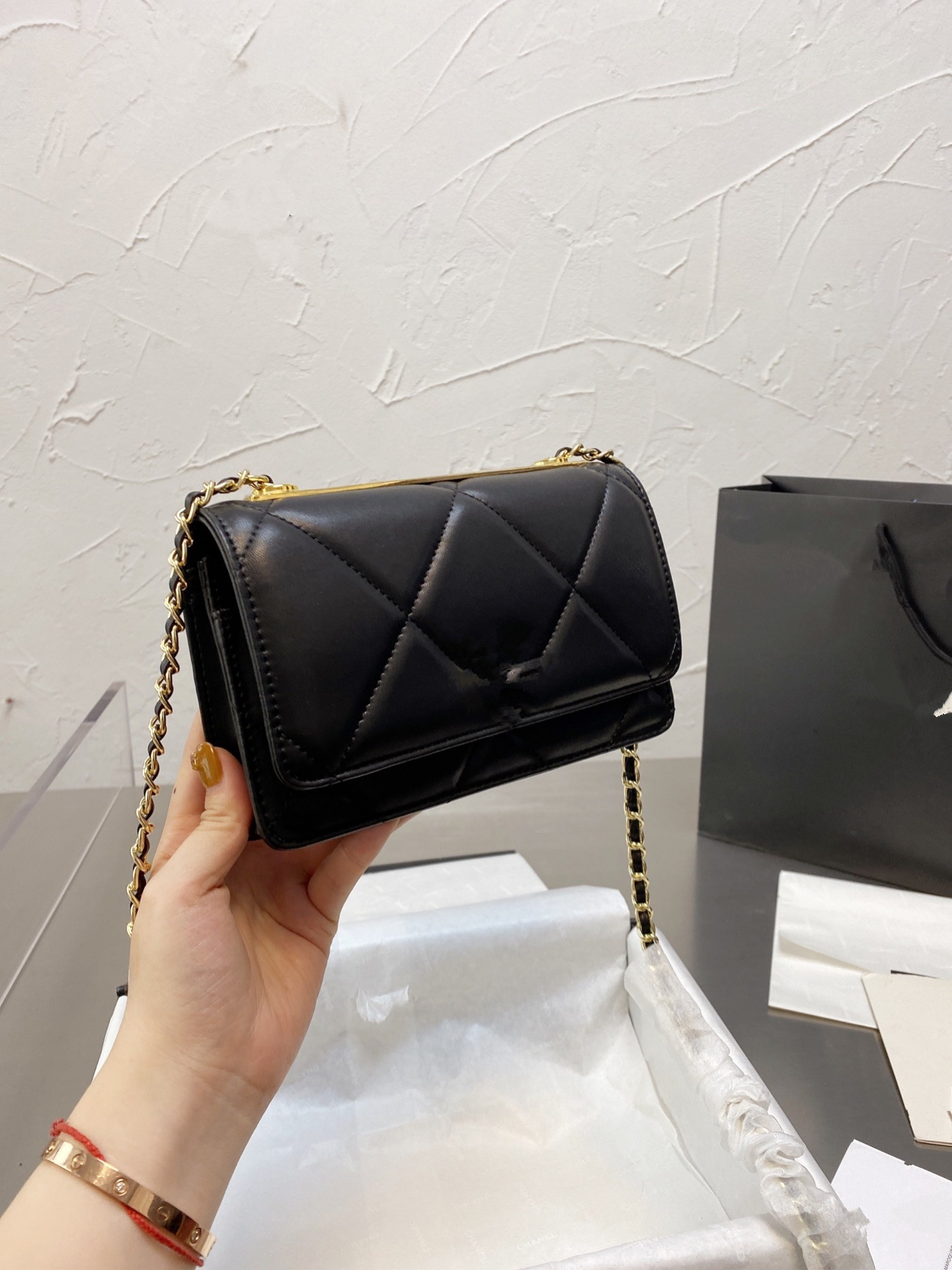 High quality handbag, simple classic diamond leather fashion flap shoulder bag, For shipping
High quality handbag, simple classic diamond leather fashion flap shoulder bag, For shipping
