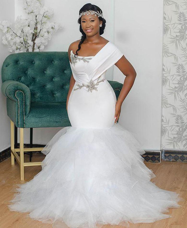 2021 Plus Size Arabic Aso Ebi Sexy Mermaid Crystals Wedding Gowns Strapless Satin Tulle Bridal Dresses ZJ466 0509