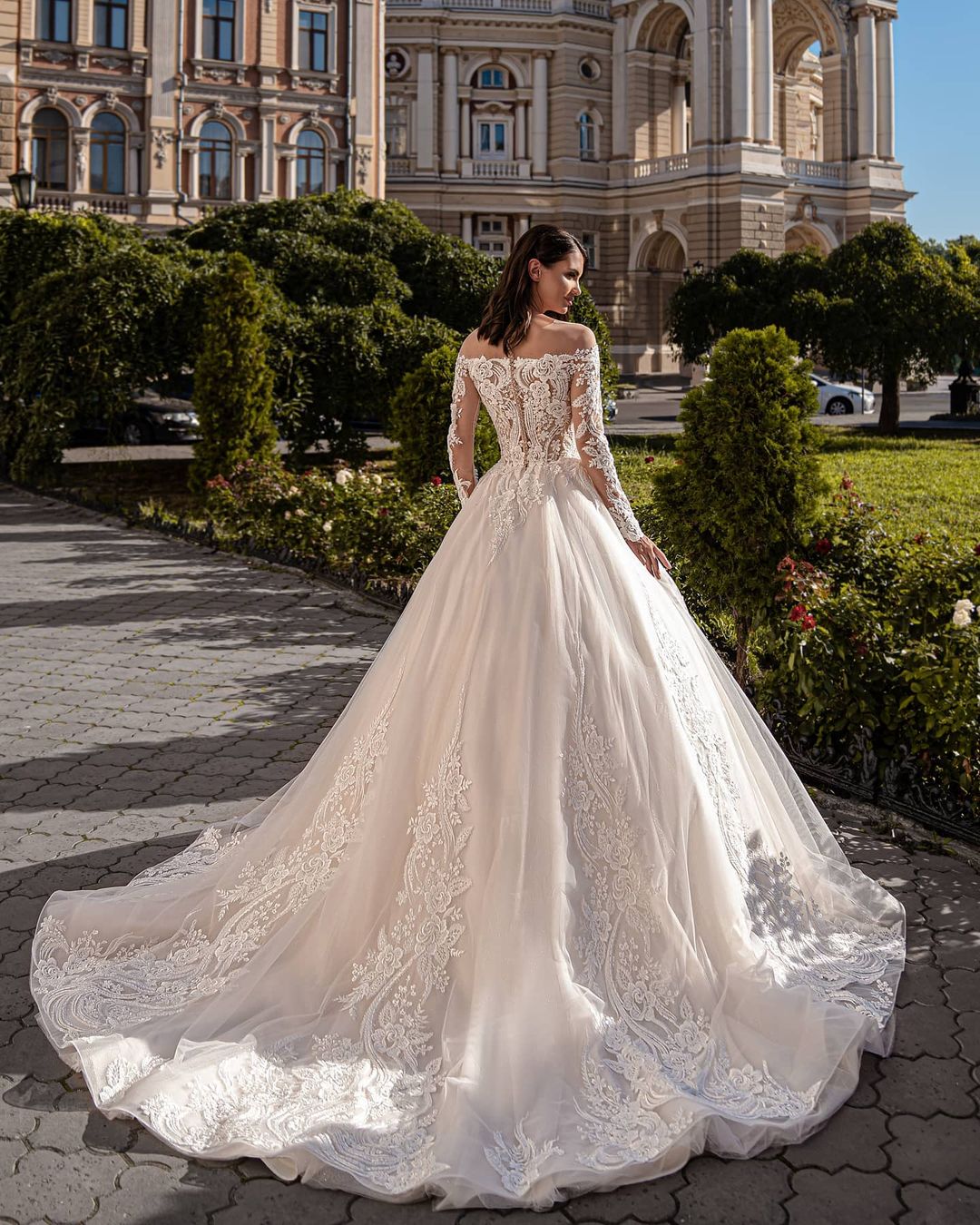 Unique Lace Wedding Dresses Plunging Neck Off Shoulder Bridal Gowns A Line With Long Sleeves Sweep Train Tulle Plus Size Vestido De Novia 407