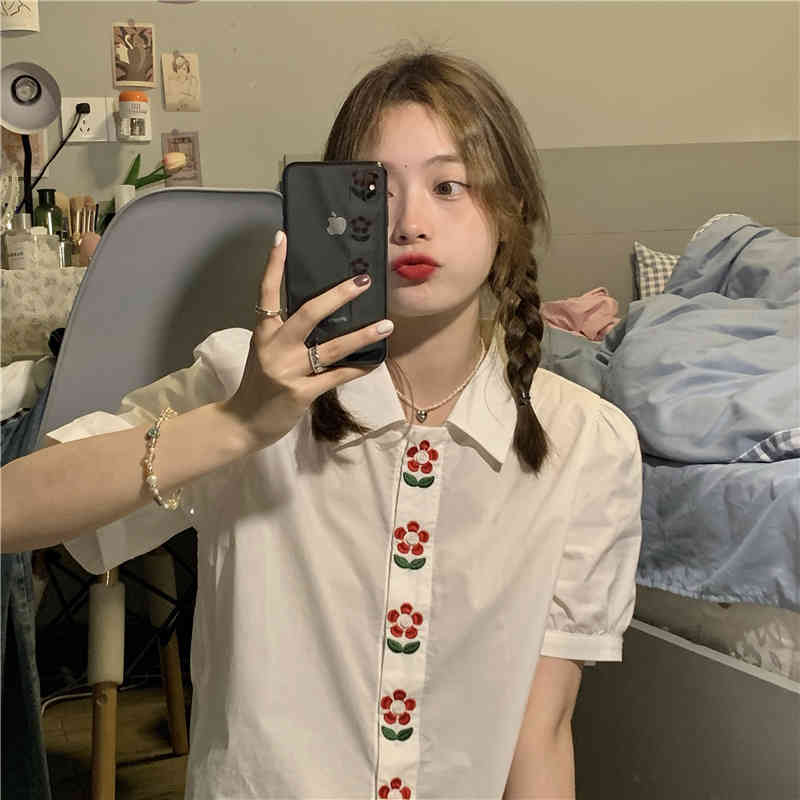 Korea Summer Women's lapel Blouse Sweet Embroidery Puff Short Sleeve Casual Shirt Female Fashion Clothes 210519