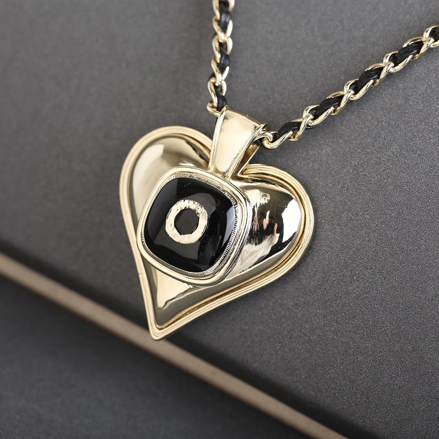 

Designer Smile Necklace Fashion Heart Shap Sweater Pendant Necklaces Delicate Design for Man Woman Jewelry 3 Styles Top Quality