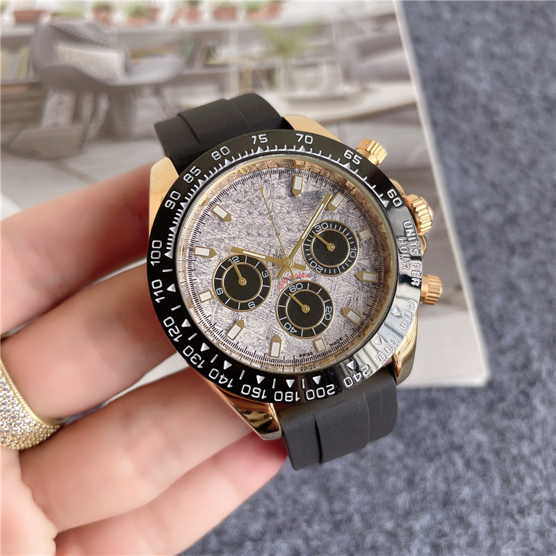 High Quality Men Watches Fashion Casual Rubber Strap Design Quartz Watch Small Disk Working Men's Wristwatches
High Quality Men Watches Fashion Casual Rubber Strap Design Quartz Watch Small Disk Working Men's Wristwatches