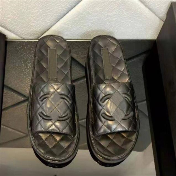 2021 02 summer slippers summer fashion casual yellow black white green flat-heeled platform sandals flip flops without box
2021 02 summer slippers summer fashion casual yellow black white green flat-heeled platform sandals flip flops without box