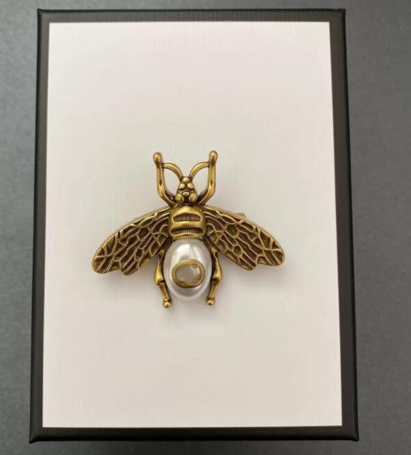 Brooches Gujia new style glass pearl bee clothing neckpin versatile fashion popular Brooch fashion broche jewelry for mens womens bijoux cjewelers
Brooches Gujia new style glass pearl bee clothing neckpin versatile fashion popular Brooch fashion broche jewelry for mens womens bijoux cjewelers