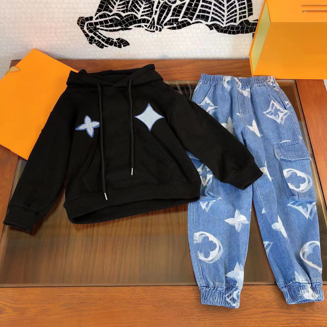 2021ss fashiong winter set clothes children suit sport desinger brand boys hoodies pants 2 piece suits long sleeve cotton child boutique clothing Y13W, White
2021ss fashiong winter set clothes children suit sport desinger brand boys hoodies pants 2 piece suits long sleeve cotton child boutique clothing Y13W, White