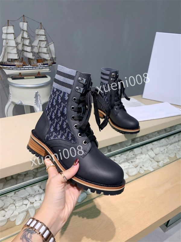 designer luxury TIRE Leather 35-41 Boots ladies Ankle Haif Cowskin Chelsea Zipper Boot autumn winter Martin Fashion Camfort shoes Top Quality rx211111, 01
designer luxury TIRE Leather 35-41 Boots ladies Ankle Haif Cowskin Chelsea Zipper Boot autumn winter Martin Fashion Camfort shoes Top Quality rx211111, 01