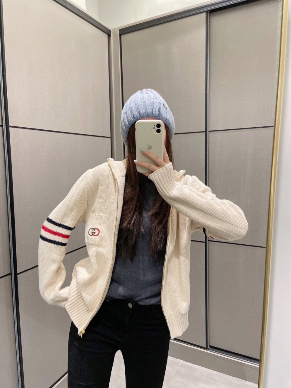 High quality 2021 Autumn and winter new wool cardigan women's version commuter knitted embroidered sweater coat, White
High quality 2021 Autumn and winter new wool cardigan women's version commuter knitted embroidered sweater coat, White
