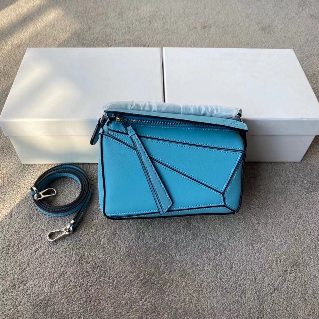 Shoulder Bags Crossbody Onthego Chain Quilted Leather Bag Designer Handbag Wallet (18x12.5x8cm) Purple Nude Blue Black Brown Tote Fashion Ha
Shoulder Bags Crossbody Onthego Chain Quilted Leather Bag Designer Handbag Wallet (18x12.5x8cm) Purple Nude Blue Black Brown Tote Fashion Ha