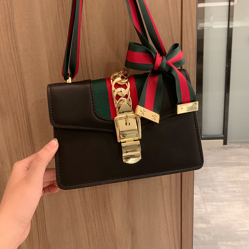 designer bags classic Luxury 470270 Sylvie Ivory Navy Blue Red Leather Shoulder Bags Best quality Size:22.5*17*8cm,
designer bags classic Luxury 470270 Sylvie Ivory Navy Blue Red Leather Shoulder Bags Best quality Size:22.5*17*8cm,