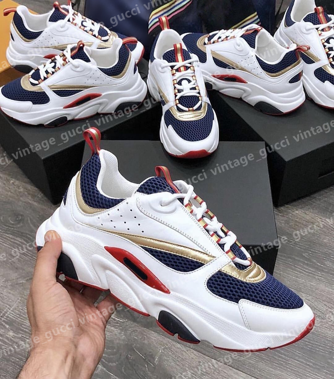 Classic Women Luxurys Designers Shoes Trainers Mens Oblique Sneaker men Casual Fashion b22 Leather Lace Up White High Top Sneakers
Classic Women Luxurys Designers Shoes Trainers Mens Oblique Sneaker men Casual Fashion b22 Leather Lace Up White High Top Sneakers