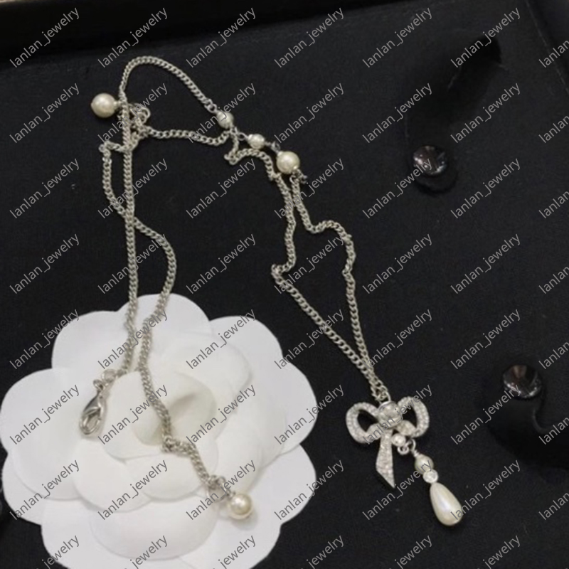 LH-C14 Designer Necklaces Double Letter Logo Glass Crystal Pearl Pendant Bow Shaped Necklace Silver With Box
LH-C14 Designer Necklaces Double Letter Logo Glass Crystal Pearl Pendant Bow Shaped Necklace Silver With Box