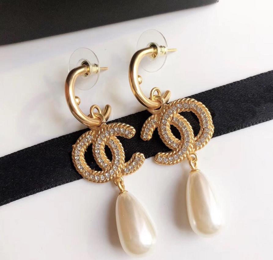 2020 new Xiangjia xiaoxiangfeng Earrings Rhinestone long pearl earrings net red Earrings S925 silver needle, Golden
2020 new Xiangjia xiaoxiangfeng Earrings Rhinestone long pearl earrings net red Earrings S925 silver needle, Golden