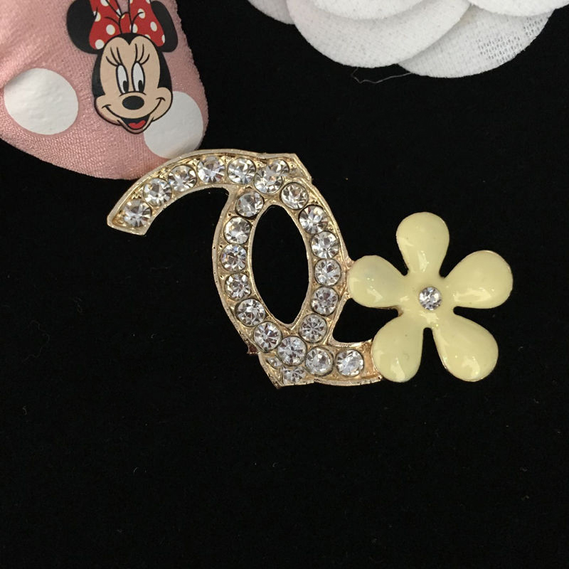 top Fashion Channel Charm letter brooches women female Gold Plated brooch badge jewelry Paris pins as C, Gray
top Fashion Channel Charm letter brooches women female Gold Plated brooch badge jewelry Paris pins as C, Gray