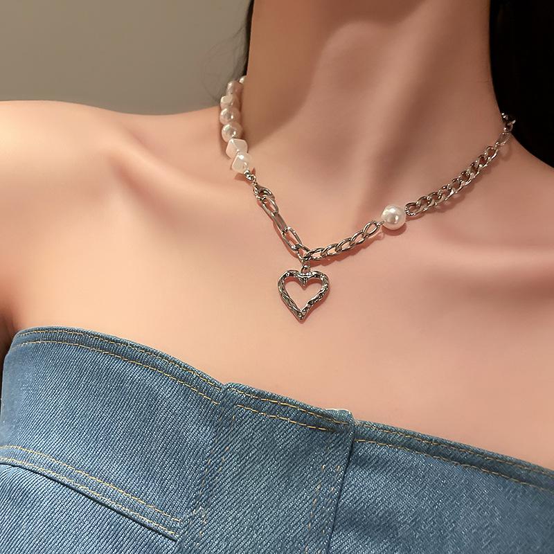 Chains European And American Fashion Jewelry With Personality Trendy Pearl Love Clavicle Chain Temperament Necklace For Women
Chains European And American Fashion Jewelry With Personality Trendy Pearl Love Clavicle Chain Temperament Necklace For Women