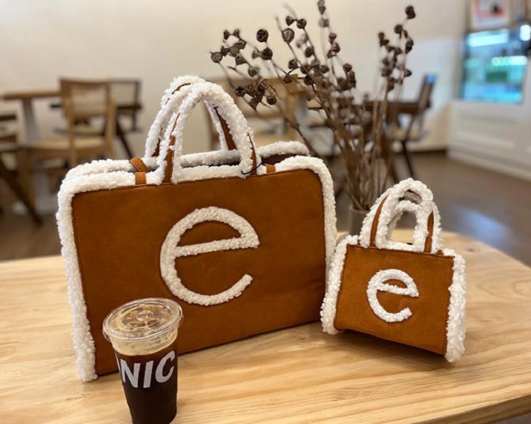 woman tote handbag large capacity high quality 2021 popular fashion luxurys bag designers sac urban style
woman tote handbag large capacity high quality 2021 popular fashion luxurys bag designers sac urban style