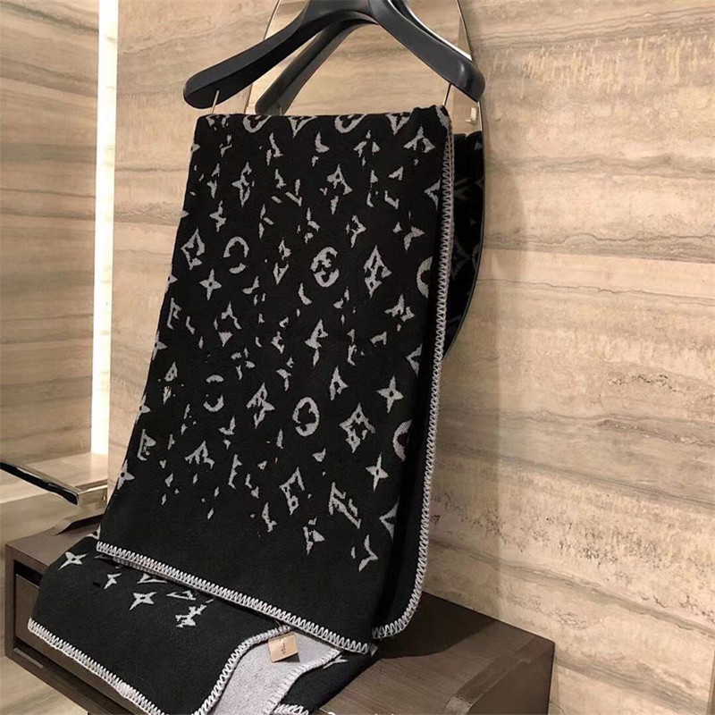 unisex luxury design Blankets home classic high quality fashion blanket letter pattern
unisex luxury design Blankets home classic high quality fashion blanket letter pattern