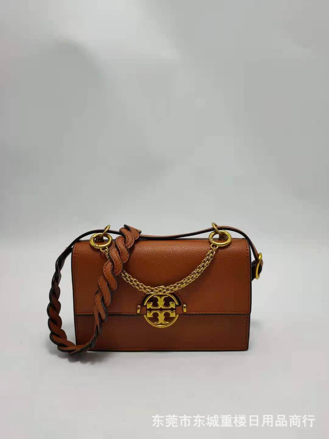 same shoulder women's single tb messenger style fashion trend solid color versatile bag
same shoulder women's single tb messenger style fashion trend solid color versatile bag