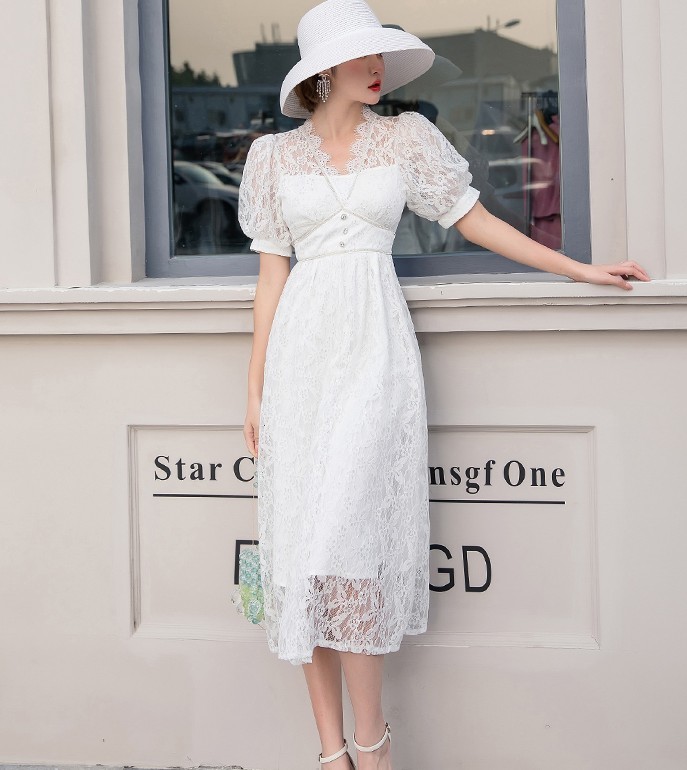 French Sweet Lace Dress Women Chic Elegant Solid Button V Neck Puff Sleeve Spring Holiday Party Midi es 210519