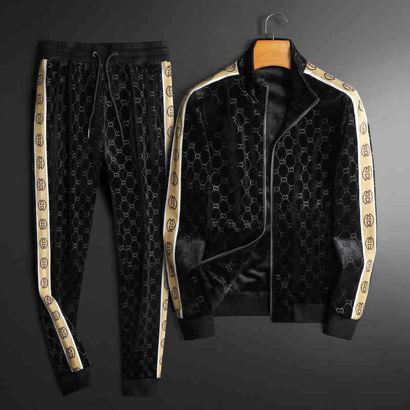 European station autumn and winter men's new splicing high-grade golden velvet fashion brand handsome pants coat sports leisure suit, Black suit 
European station autumn and winter men's new splicing high-grade golden velvet fashion brand handsome pants coat sports leisure suit, Black suit