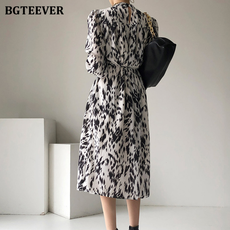 2021bgteever 2021 spring new stand collar women full sleeve dress elegant hit color female lace-up printed midi dress vestidos, Black;gray
2021bgteever 2021 spring new stand collar women full sleeve dress elegant hit color female lace-up printed midi dress vestidos, Black;gray