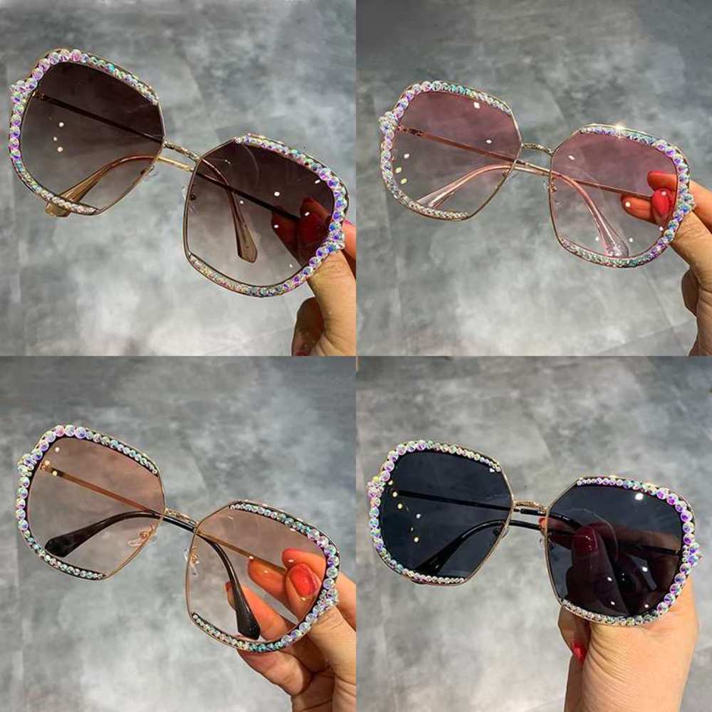 Highend accessories Wholale Popular Sun Glass Round Rrtro Graduent Shad New Style Cat Eye Rhintone Sunglass, Black 
Highend accessories Wholale Popular Sun Glass Round Rrtro Graduent Shad New Style Cat Eye Rhintone Sunglass, Black