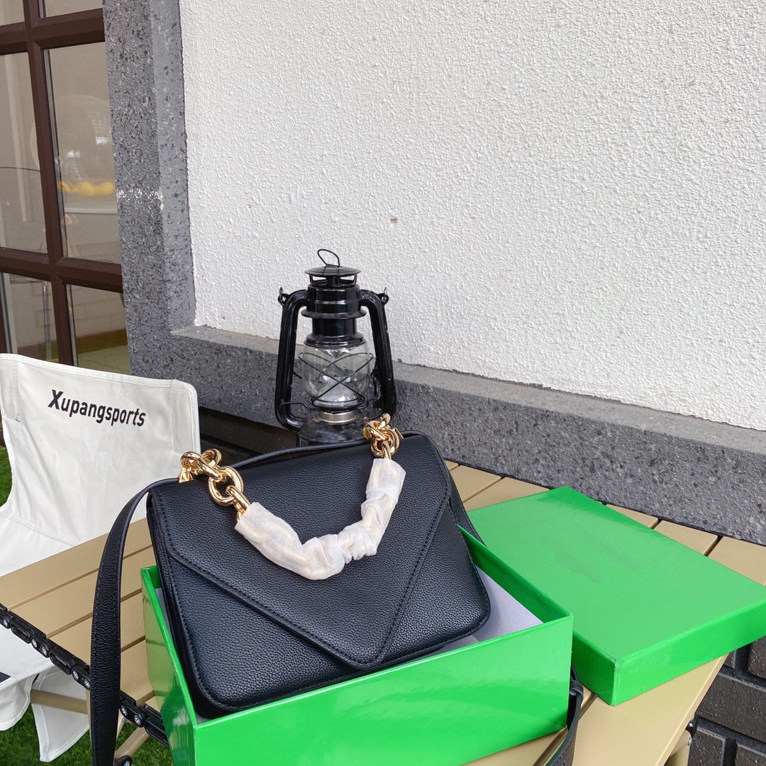 21FW luxury messenger bags women Designer Shoulder Bag Fashion cross body high quality handbag multiple colors, Make up for price
21FW luxury messenger bags women Designer Shoulder Bag Fashion cross body high quality handbag multiple colors, Make up for price