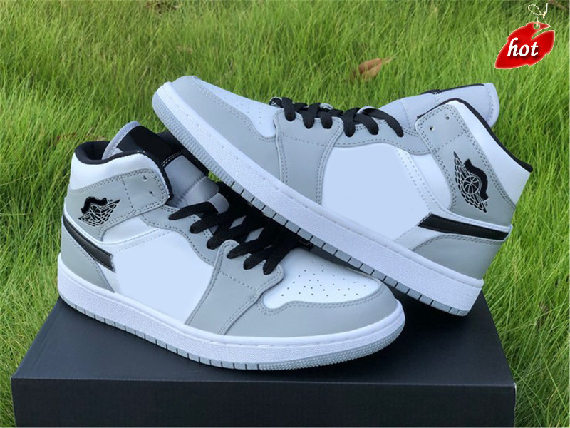 Shoes Authentic 1 Mid Light Smoke Grey Black White Men Women Melody Ehsani Fearless Maison Chateau Footwear US 5-1, Bubble wrap packaging
Shoes Authentic 1 Mid Light Smoke Grey Black White Men Women Melody Ehsani Fearless Maison Chateau Footwear US 5-1, Bubble wrap packaging