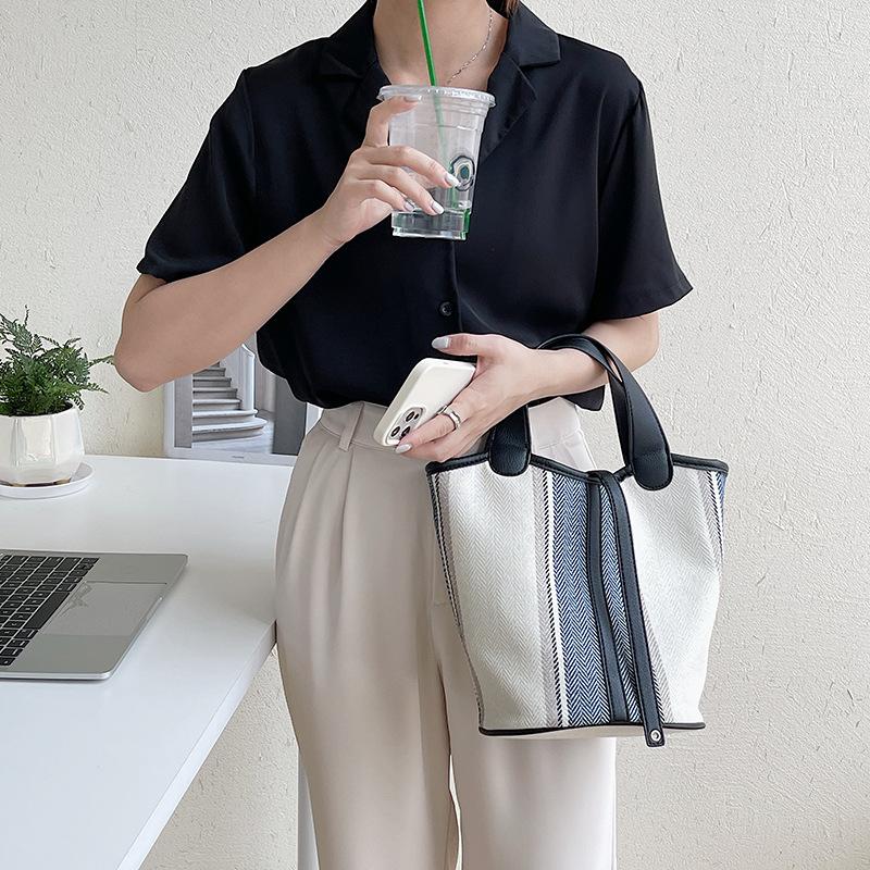 Evening Bags 2021 Women's Bag Fashion Korean Style Handbags Canvas Printing Bucket Trend Stitching Shoulder Messenger Totes Designer, White
Evening Bags 2021 Women's Bag Fashion Korean Style Handbags Canvas Printing Bucket Trend Stitching Shoulder Messenger Totes Designer, White