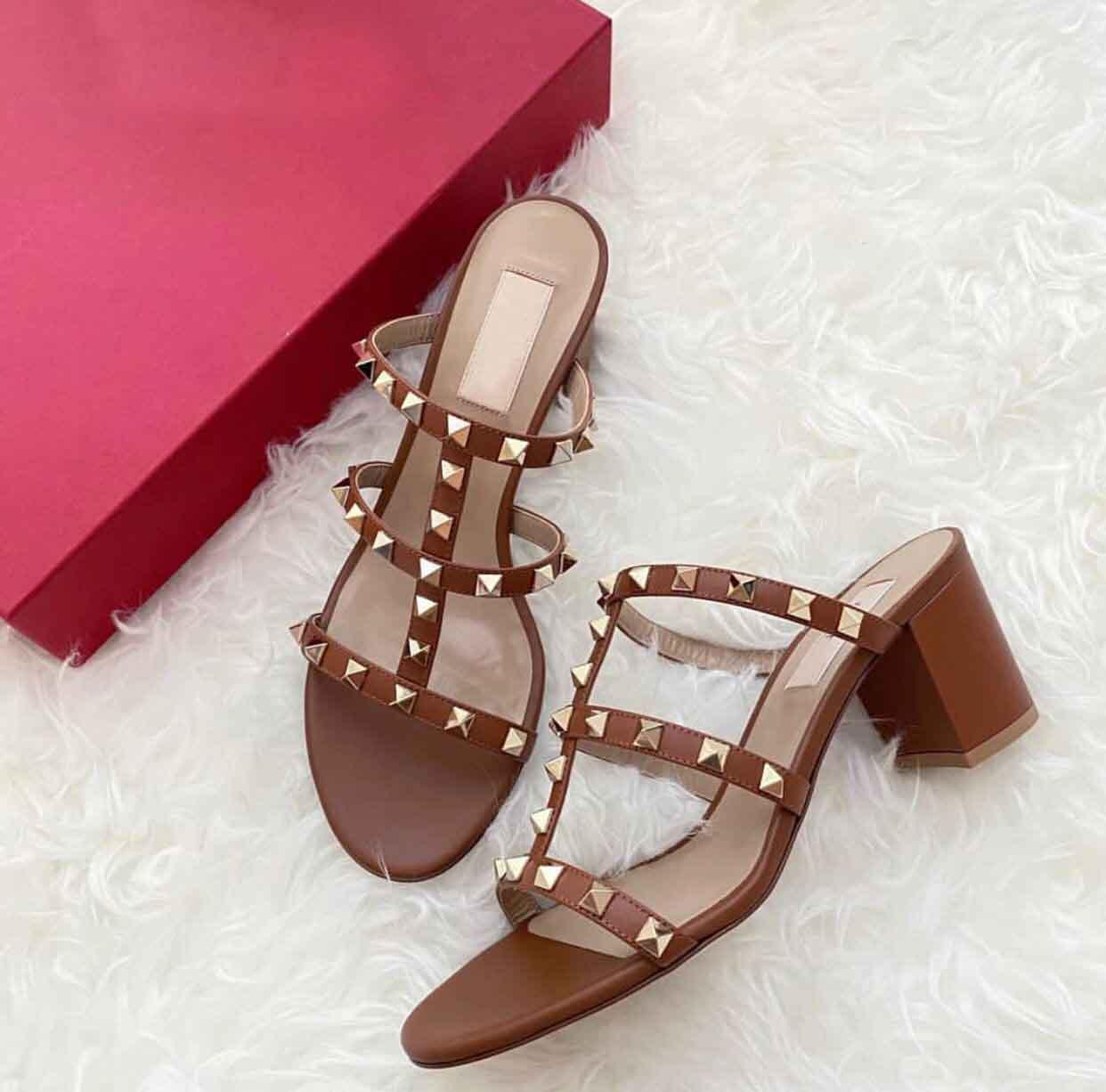 Summer Luxurious Brand Women Sandals Rock Studs Chunky Heels Rivets Strappy Slipper Sandal Sexy Ladies High Heel Party Wedding Dress 35-43
Summer Luxurious Brand Women Sandals Rock Studs Chunky Heels Rivets Strappy Slipper Sandal Sexy Ladies High Heel Party Wedding Dress 35-43