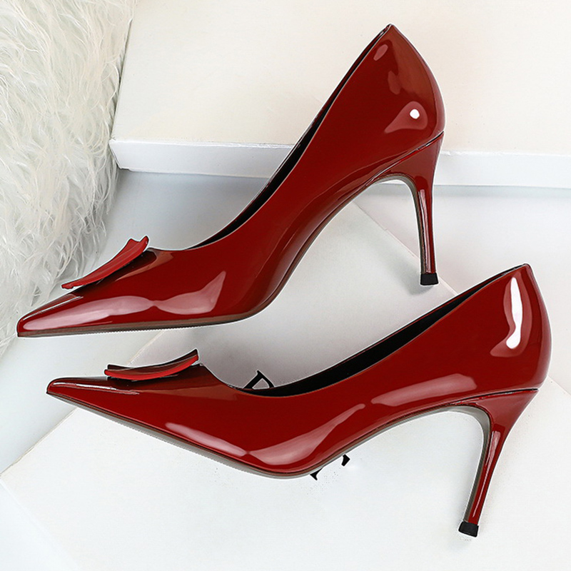 2021 Talons hauts Bourgogne Pumps Saint Valentin Luxury élégant talons bas Scarpins Lady Prom Stiletto Parti Chaussures 1