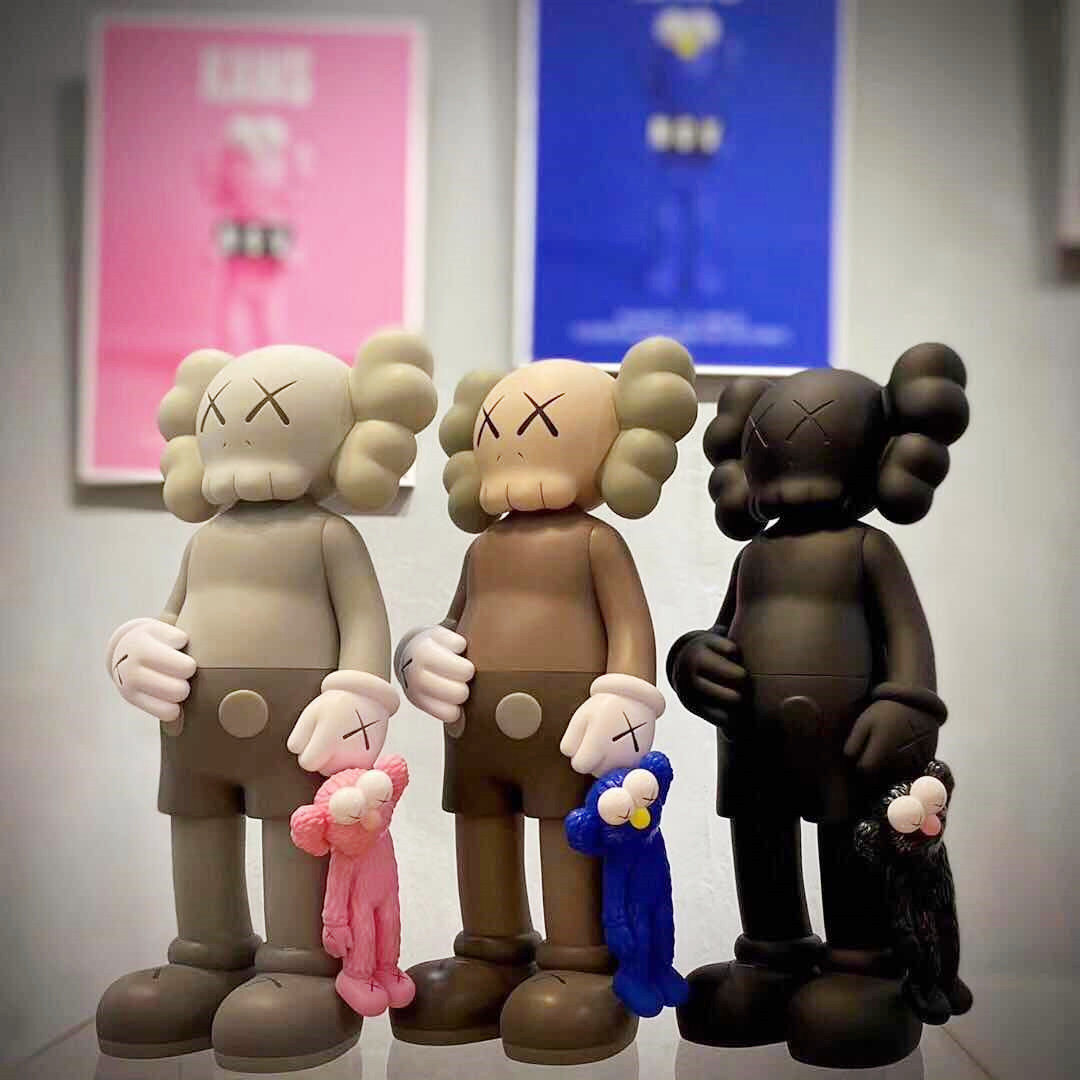 The 28CM 0.6KG Originalfake KAWS Companion Hand in hand Figure With Original Box Action Figure model decorations gift
The 28CM 0.6KG Originalfake KAWS Companion Hand in hand Figure With Original Box Action Figure model decorations gift