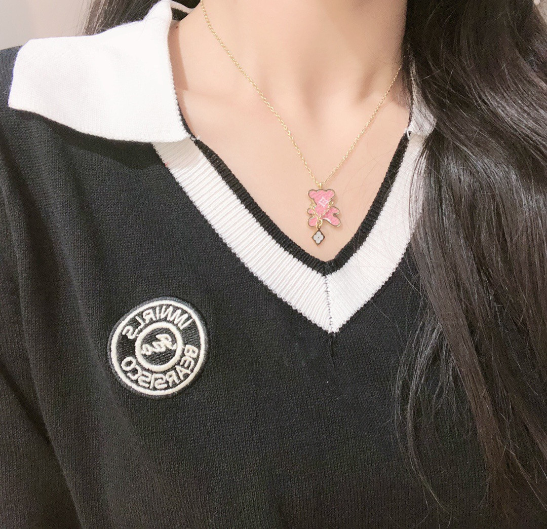 Pendant Necklaces Love Necklace Designer women Pendants Retro embellishment bronze Charm Chain Pendant Necklaces Fashion Brass Jewelry T2302035
Pendant Necklaces Love Necklace Designer women Pendants Retro embellishment bronze Charm Chain Pendant Necklaces Fashion Brass Jewelry T2302035