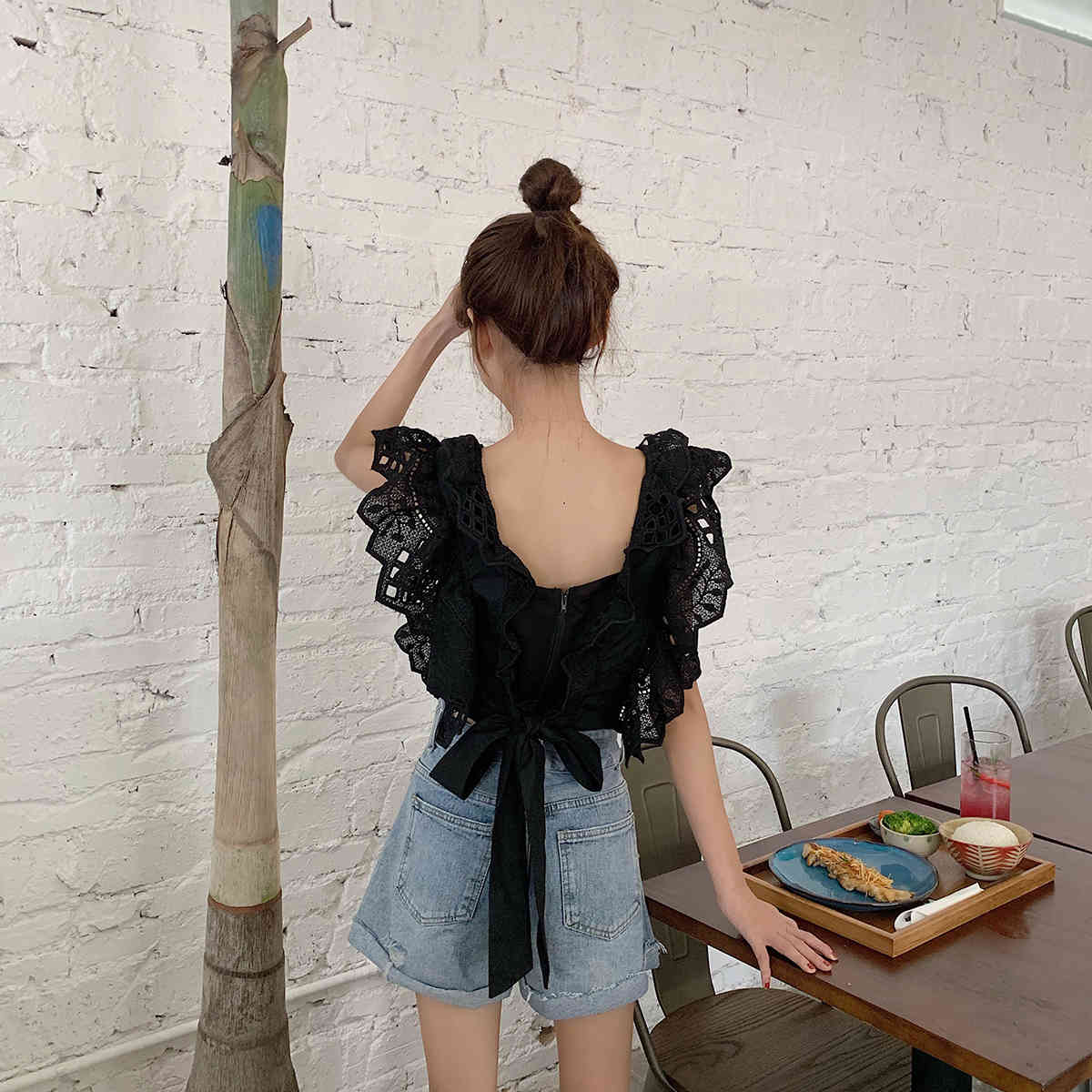 Elegant Crochet Top Women Black White Blouse Summer Casual Sleeveless Crop Blusas Sexy Backless Lace-up Shirts 210519