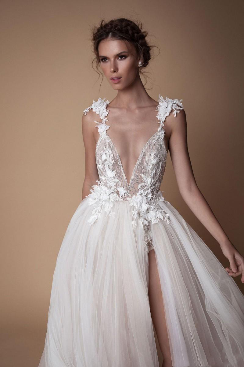 Backless Sexy Bohemian Boho Berta Dresses Lace D Appliqued A E Deep V Neck Beach Bridal Gown Tulle Split Side Wedding Dress