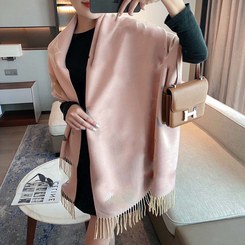 Fashion Designer Winter Rabbit cashmere Scarf for Women Classic Letter Flower Silk Lace Ring Scarves 180 * 65cm High Quality
Fashion Designer Winter Rabbit cashmere Scarf for Women Classic Letter Flower Silk Lace Ring Scarves 180 * 65cm High Quality