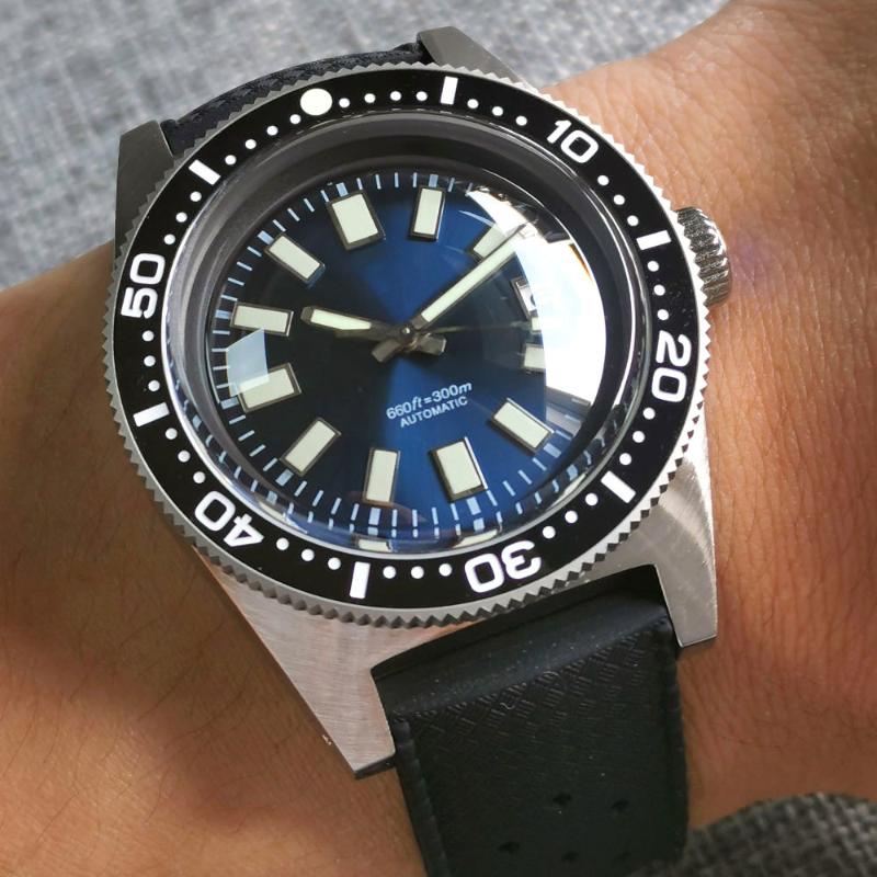 Wristwatches 40mm Japan NH35 Movement C3 Super Lume Diver Men's Watch Arched Sapphire Glass 300M Waterproof Blue Dial Auto Date Rubber Strap, Blue tandorio
Wristwatches 40mm Japan NH35 Movement C3 Super Lume Diver Men's Watch Arched Sapphire Glass 300M Waterproof Blue Dial Auto Date Rubber Strap, Blue tandorio