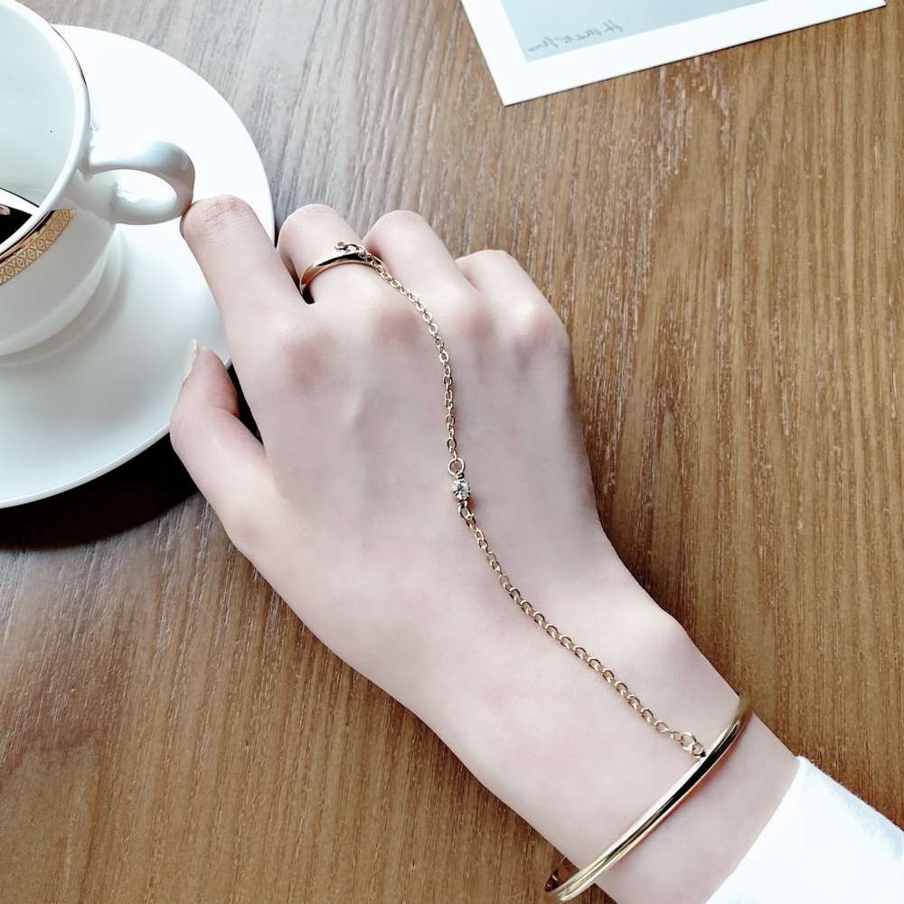 Hand catenary Fashion bazaar soul Zhu Yilong Baiyu same ring bracelet men and women a pair of Bracelet Set Jewelry, Golden;silver
Hand catenary Fashion bazaar soul Zhu Yilong Baiyu same ring bracelet men and women a pair of Bracelet Set Jewelry, Golden;silver