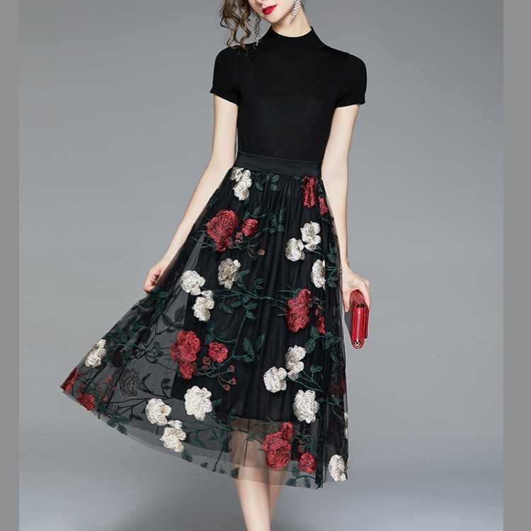 Summer Women's Two Piece Set Black Short Sleeve knit T-shirt Top + High Waist Flowers Embroidery Mesh Midi Skirt Suit 210526
Summer Women's Two Piece Set Black Short Sleeve knit T-shirt Top + High Waist Flowers Embroidery Mesh Midi Skirt Suit 210526