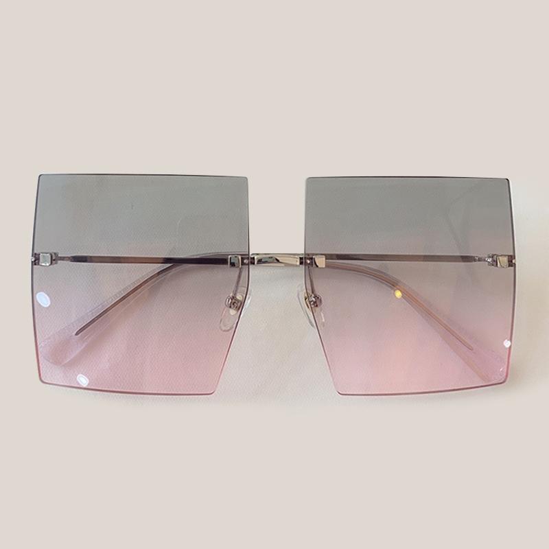 Sunglasses 072021 Fashion Vintage Oversize Women Brand Designer Rimless Square Sun Glasses UV400 With Box
Sunglasses 072021 Fashion Vintage Oversize Women Brand Designer Rimless Square Sun Glasses UV400 With Box