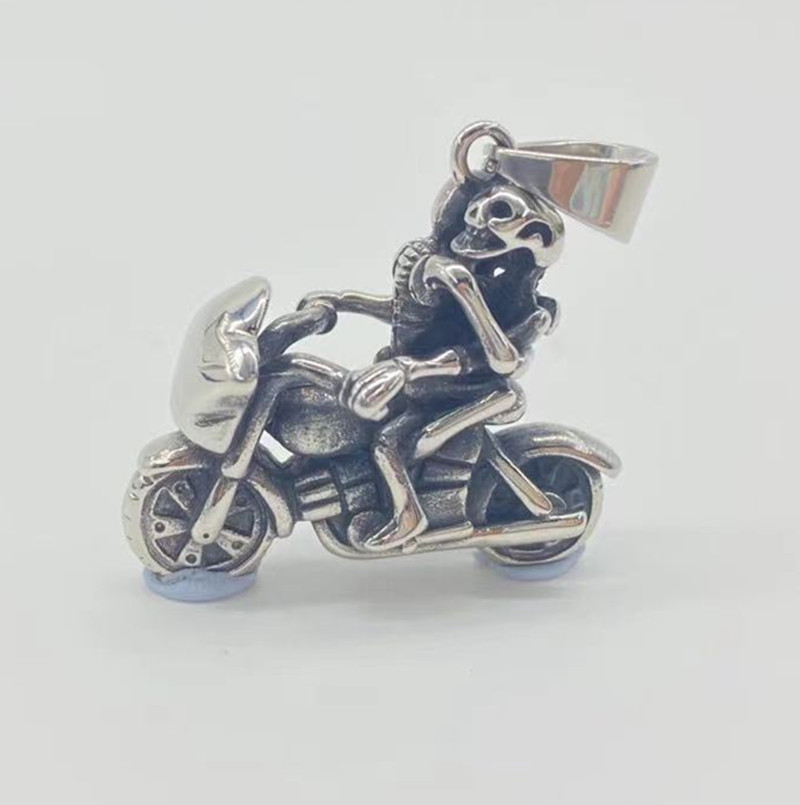 925 Sterling Silver Style Stainless Steel Motorcycle Double Skull Pendant Men s Necklaces
925 Sterling Silver Style Stainless Steel Motorcycle Double Skull Pendant Men s Necklaces
