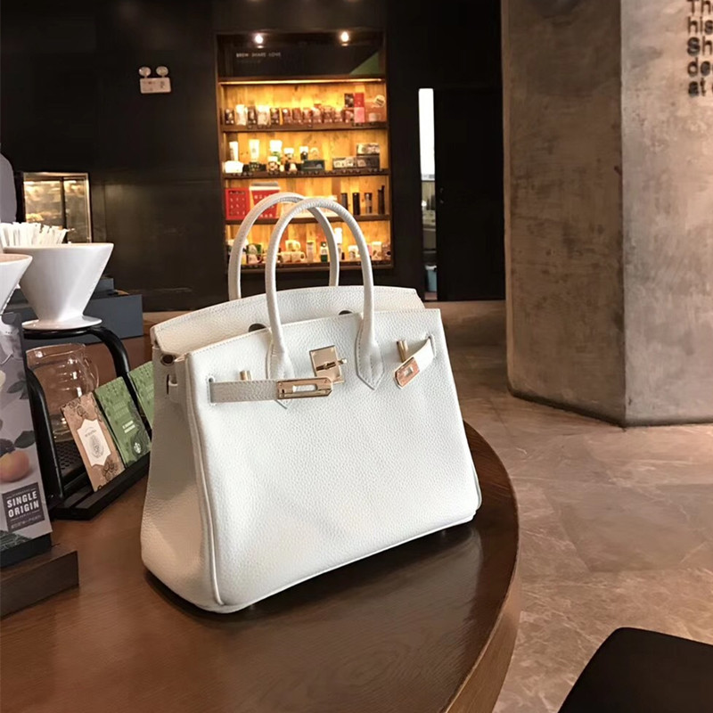 Lychee Pattern Genuine Leather Bag for Women 2019 New First Layer Cattlehide Leather Fashion Portable New Year Wedding Bag Togo, Black 25cm small
Lychee Pattern Genuine Leather Bag for Women 2019 New First Layer Cattlehide Leather Fashion Portable New Year Wedding Bag Togo, Black 25cm small