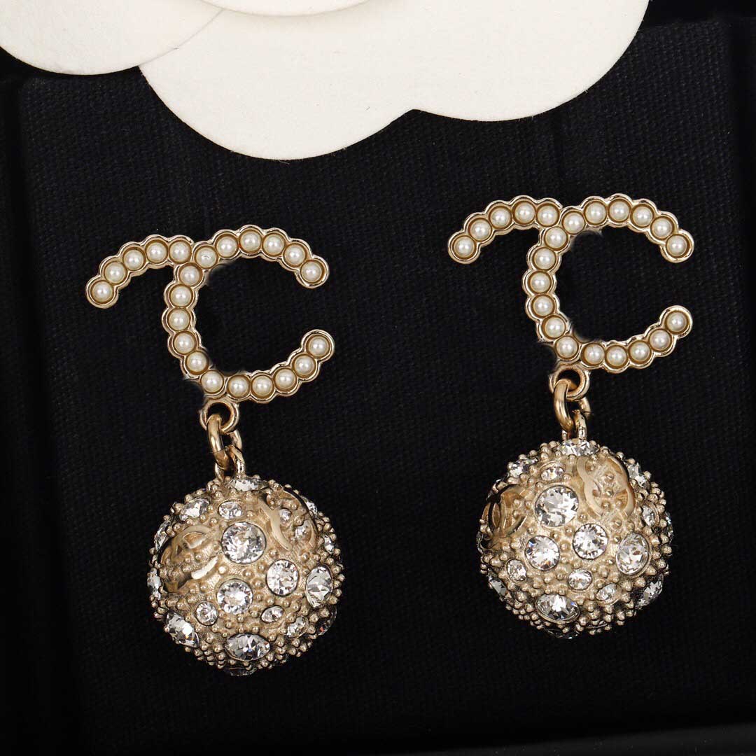 2021 Top quality stud earring with diamond and nature shell beads for women wedding jewelry gift have box stamp PS3267A, Golden
2021 Top quality stud earring with diamond and nature shell beads for women wedding jewelry gift have box stamp PS3267A, Golden