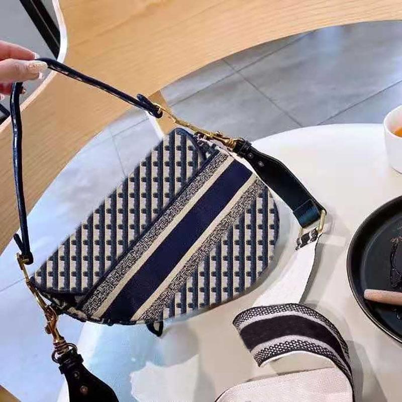 Luxury fashion brand shoulder bag 5A designer ladies bag retro high quality messenger bag handbag inspiration embroidery, No bag
Luxury fashion brand shoulder bag 5A designer ladies bag retro high quality messenger bag handbag inspiration embroidery, No bag