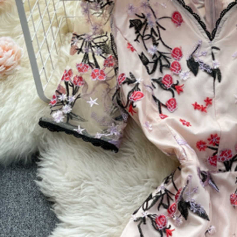 DEAT Summer Arrivals Short Sleeve V-neck Hollow Out Waist Slim Vintage Embroidery A-line Long Dress MZ732 210709